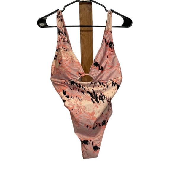Gymshark Strappy Back One‎ Piece Swimsuit in Light Pink Print Size M - Picture 1 of 9